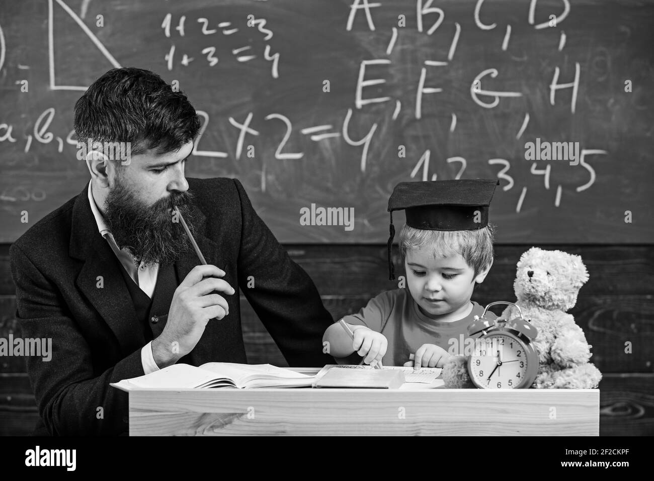 Довольный ученик. Молодые педагоги. Доска сыну. Учитель и ученик. Педагог и ученик.