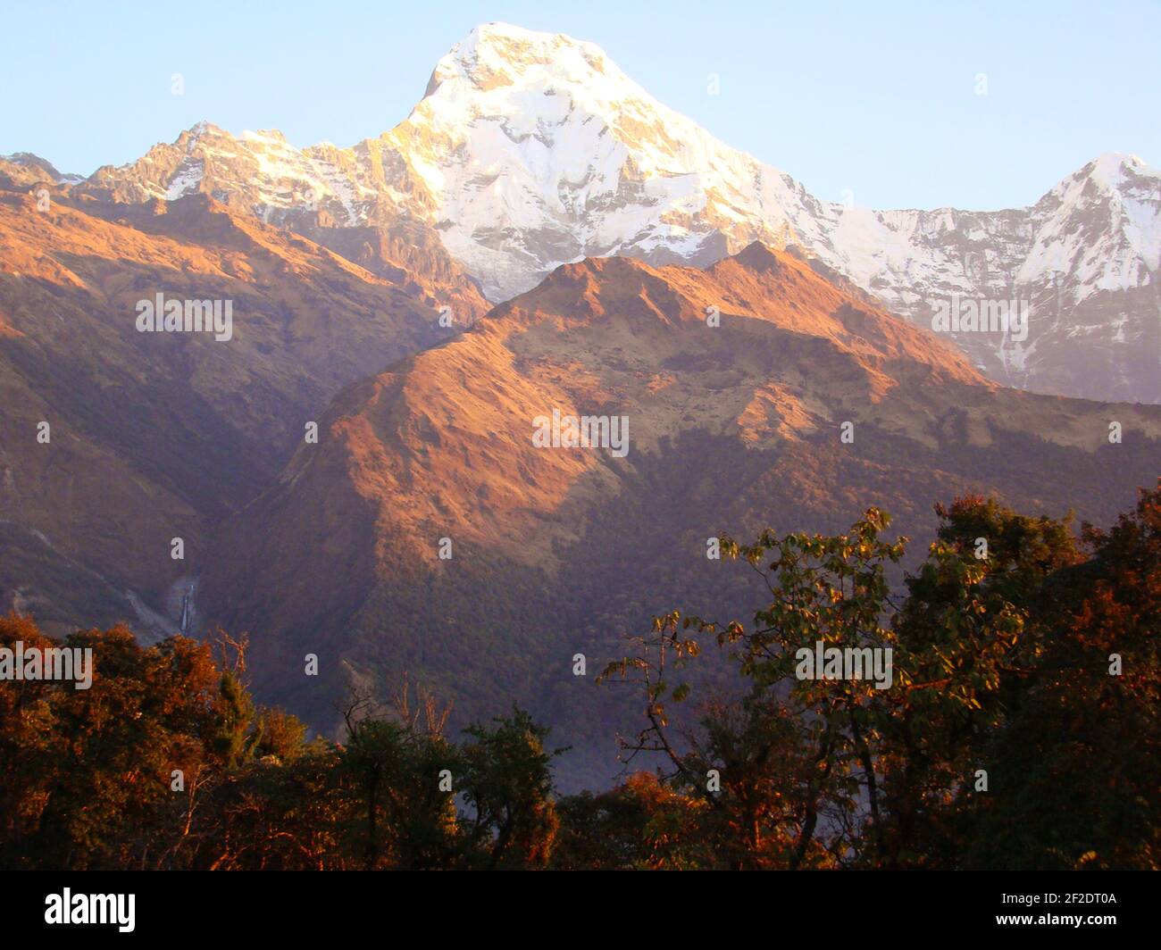 The Annapurna circuit (Nepal), one of the world’s top trekking routes ...
