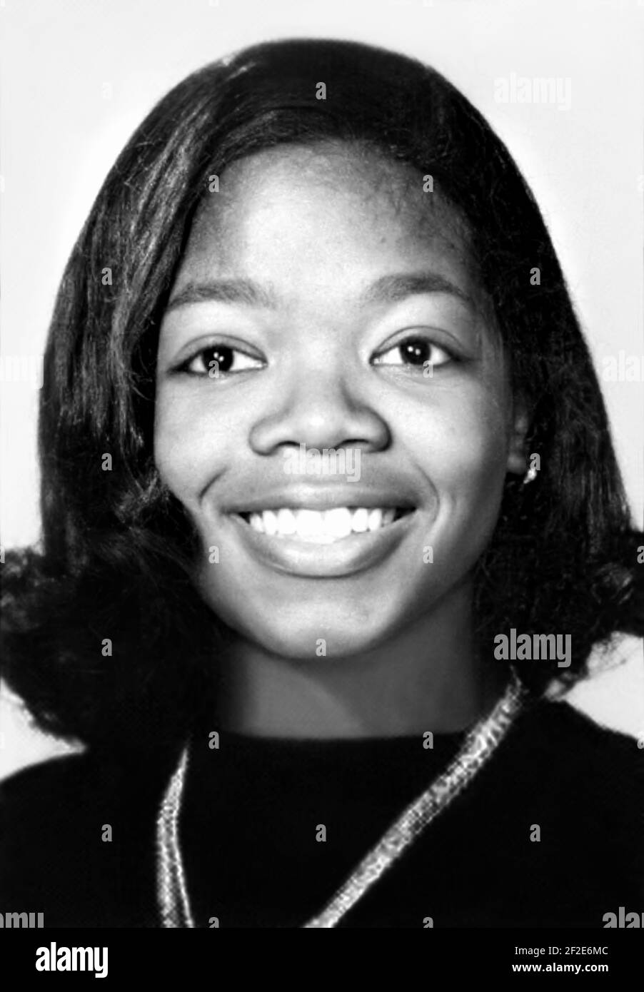 1971 ca , USA : The celebrated American television talk show host, journalist , writer and producer OPRAH WINFREY ( born 29 january 1954 ), when was young aged 17 at High School . Unknown photographer. - HISTORY - FOTO STORICHE - personalità da giovane giovani - personality personalities when was young - PORTRAIT - RITRATTO - GIORNALISTA - JOURNALIST - GIORNALISMO - JOURNALISM - produttore - conduttore televisivo - presentatore - TV - produttore - smile - sorriso --- ARCHIVIO GBB Stock Photo