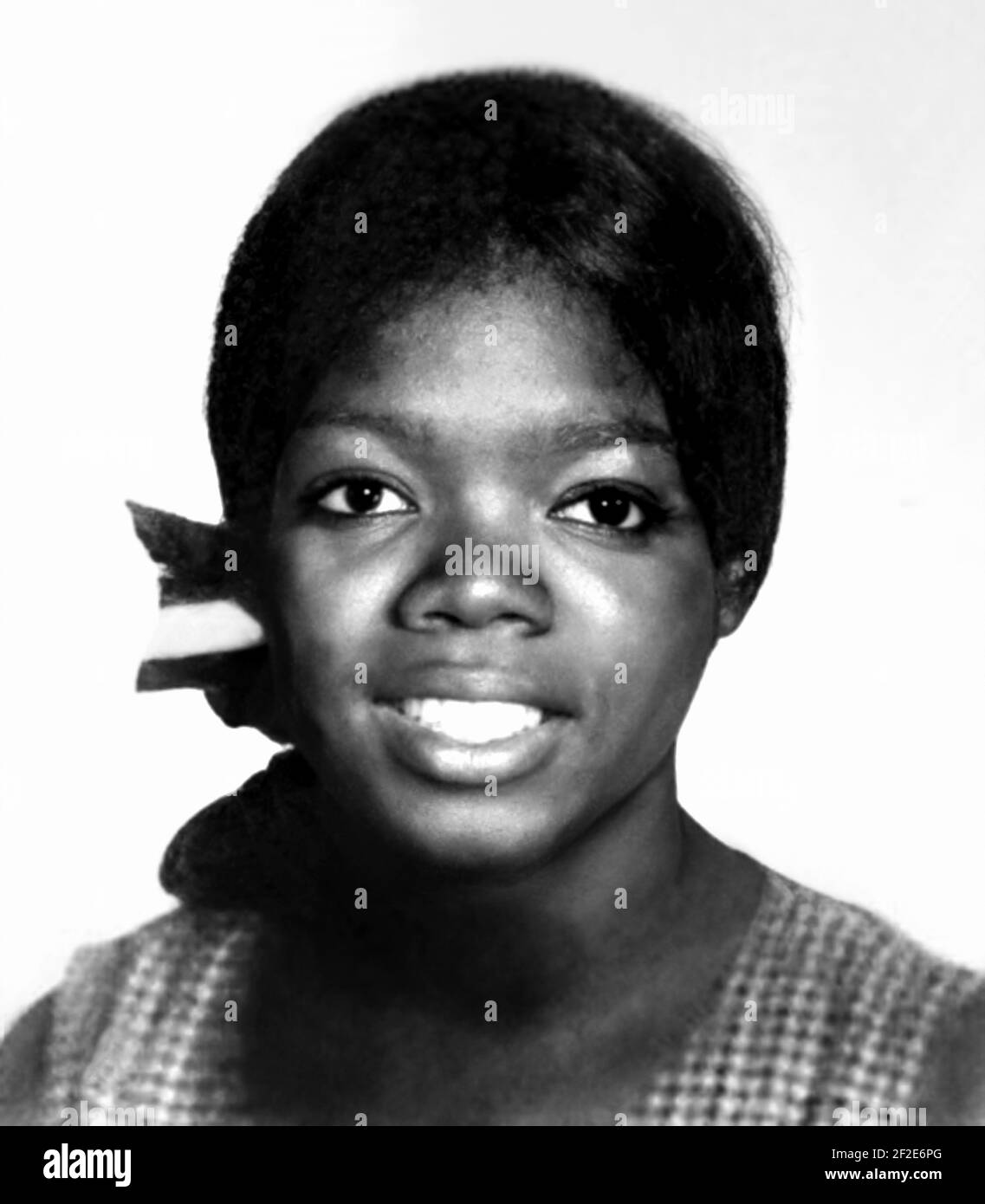 1972 ca , USA : The celebrated American television talk show host, journalist , writer and producer OPRAH WINFREY ( born 29 january 1954 ), when was young aged 18 . Unknown photographer. - HISTORY - FOTO STORICHE - personalità da giovane giovani - personality personalities when was young - PORTRAIT - RITRATTO - GIORNALISTA - JOURNALIST - GIORNALISMO - JOURNALISM - produttore - conduttore televisivo - presentatore - TV - produttore - smile - sorriso --- ARCHIVIO GBB Stock Photo