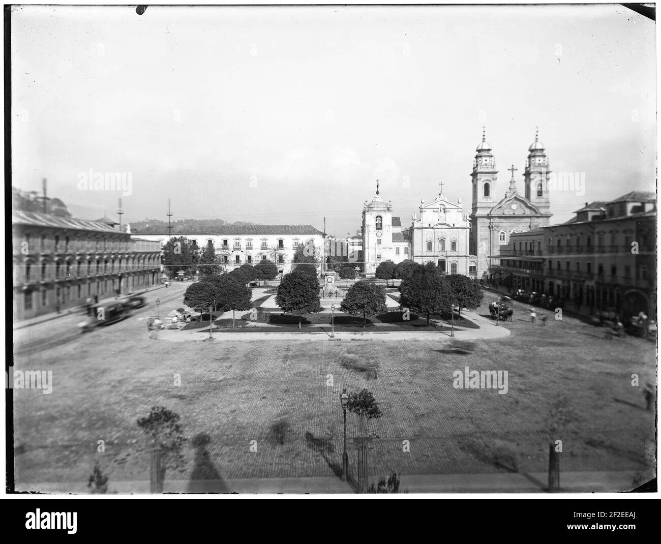 Praça XV de Novembro, à esquerda o Paço Imperial, à direita o Arco do Teles e em frente a catedral da Sé, atual Igreja do Carmo. Stock Photo
