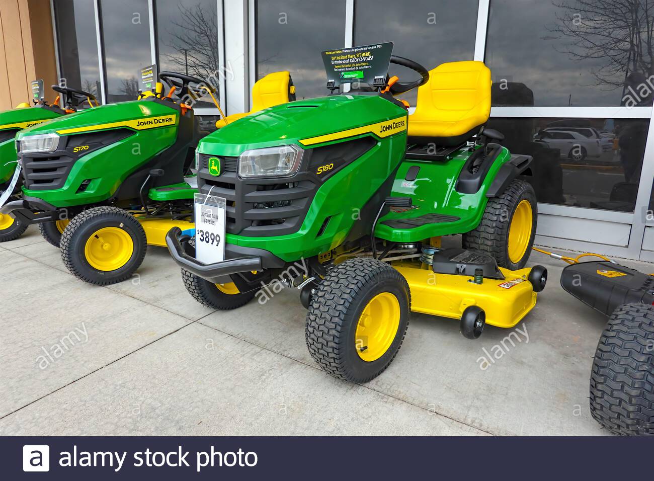 Lawn Mowers High Resolution Stock Photography and Images - Alamy