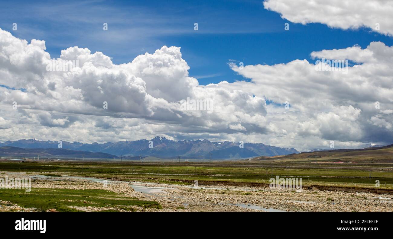 Natural scenery of Tibetan Plateau in China Stock Photo - Alamy