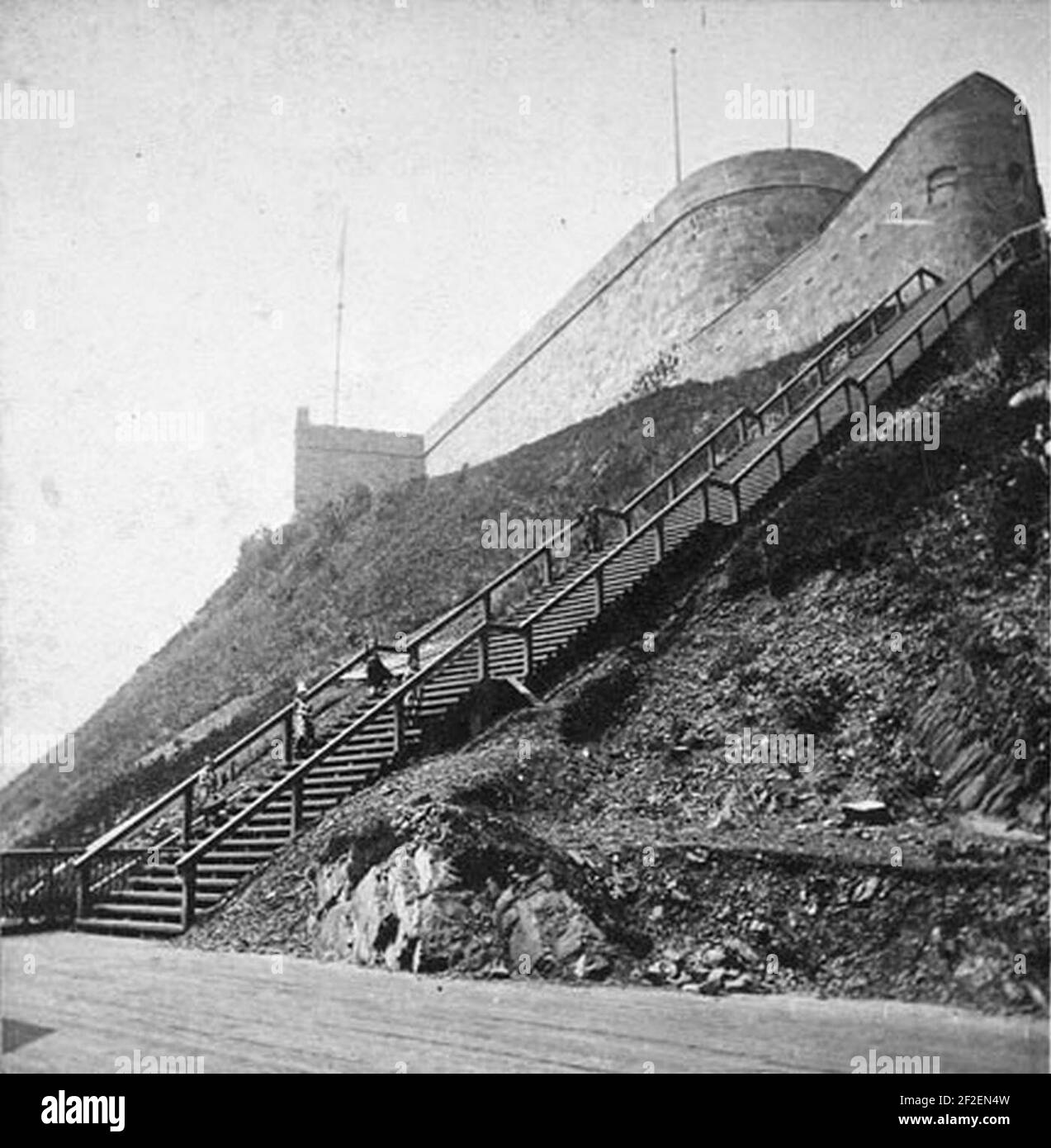 Premier escalier joignant la terrasse Dufferin aux murs de la citadelle