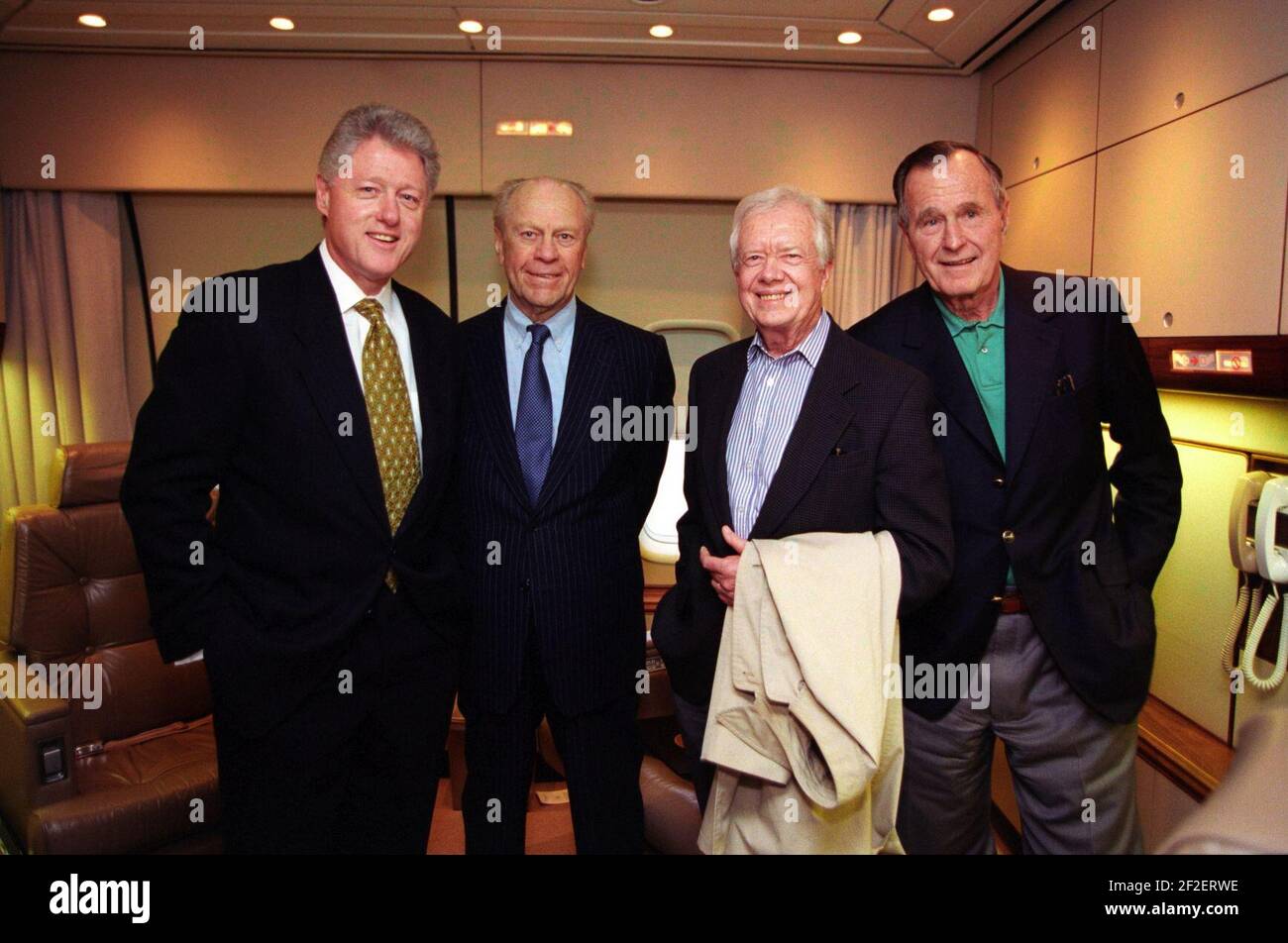 President Bill Clinton and former Presidents Gerald Ford, Jimmy Carter, and George H. W. Bush abord Air Force One. Stock Photo