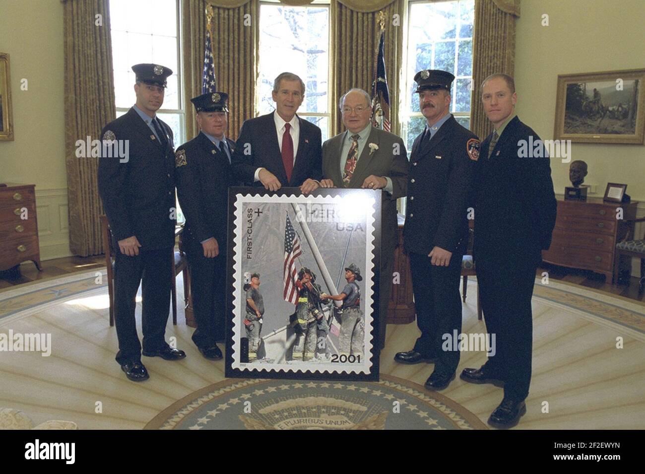 President George W. Bush Unveils a United States Postal Service Stamp Commemorating September 11th Recovery Workers. Stock Photo