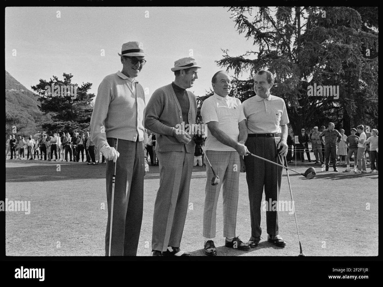 President Richard Nixon, Bob Hope, Jimmy Stewart, and Fred MacMurray at Lakeside Golf Course in Los Angeles (Toluca Lake), CA. Stock Photo