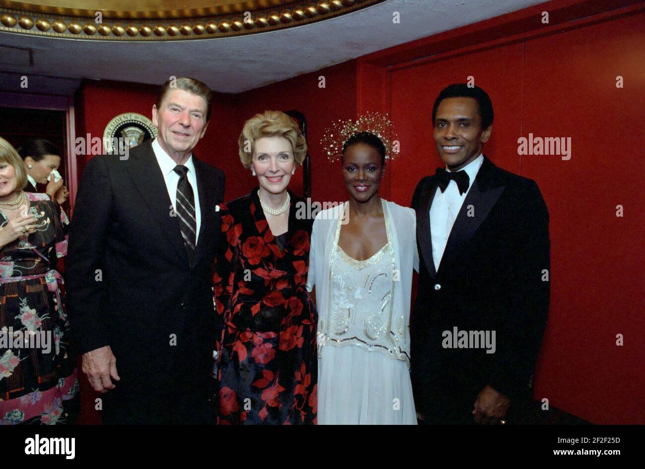 President Ronald Reagan and Nancy Reagan posing with Cicely Tyson. Stock Photo
