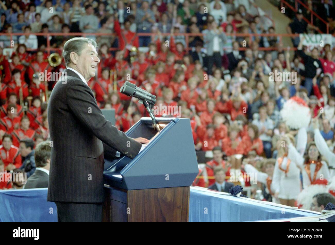 President Ronald Reagan giving a speech to students on foreign policy issues at Bowling Green State University in Ohio. Stock Photo