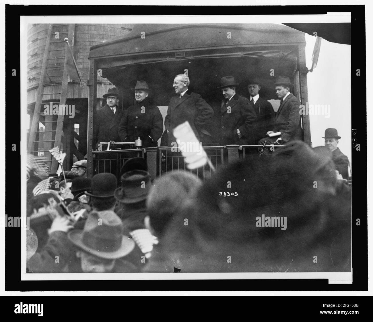 President Woodrow Wilson speaking to a crowd from the back of a train, January, 1916 Stock Photo
