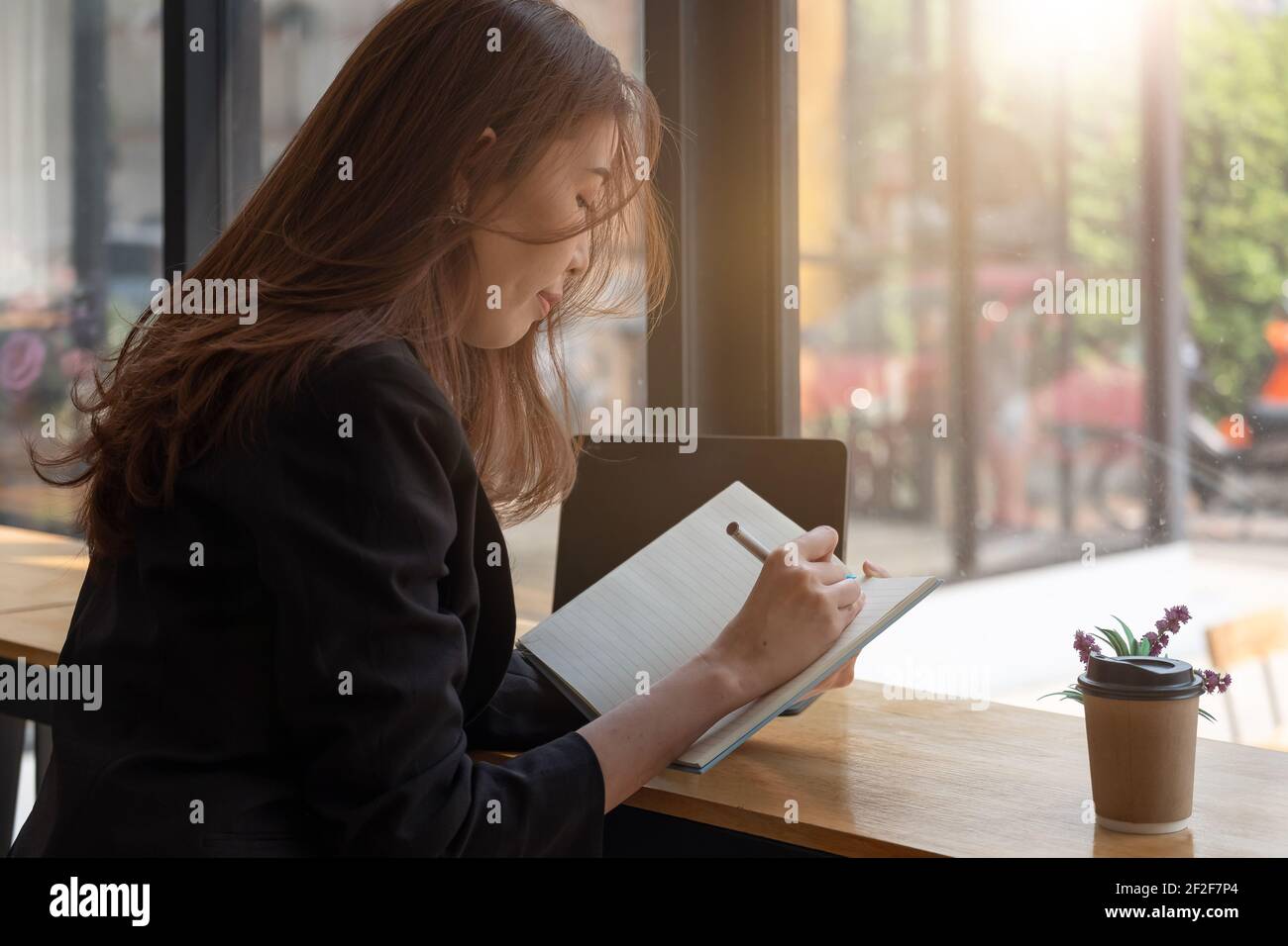 Office table with computer hi-res stock photography and images - Alamy
