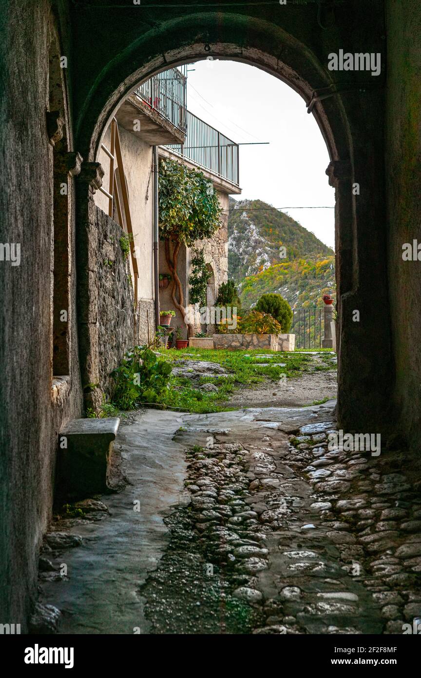 A glimpse of one of the alleys of the mountain village of Castel San Vincenzo. Province of Isernia, Molise, Italy, Europe Stock Photo