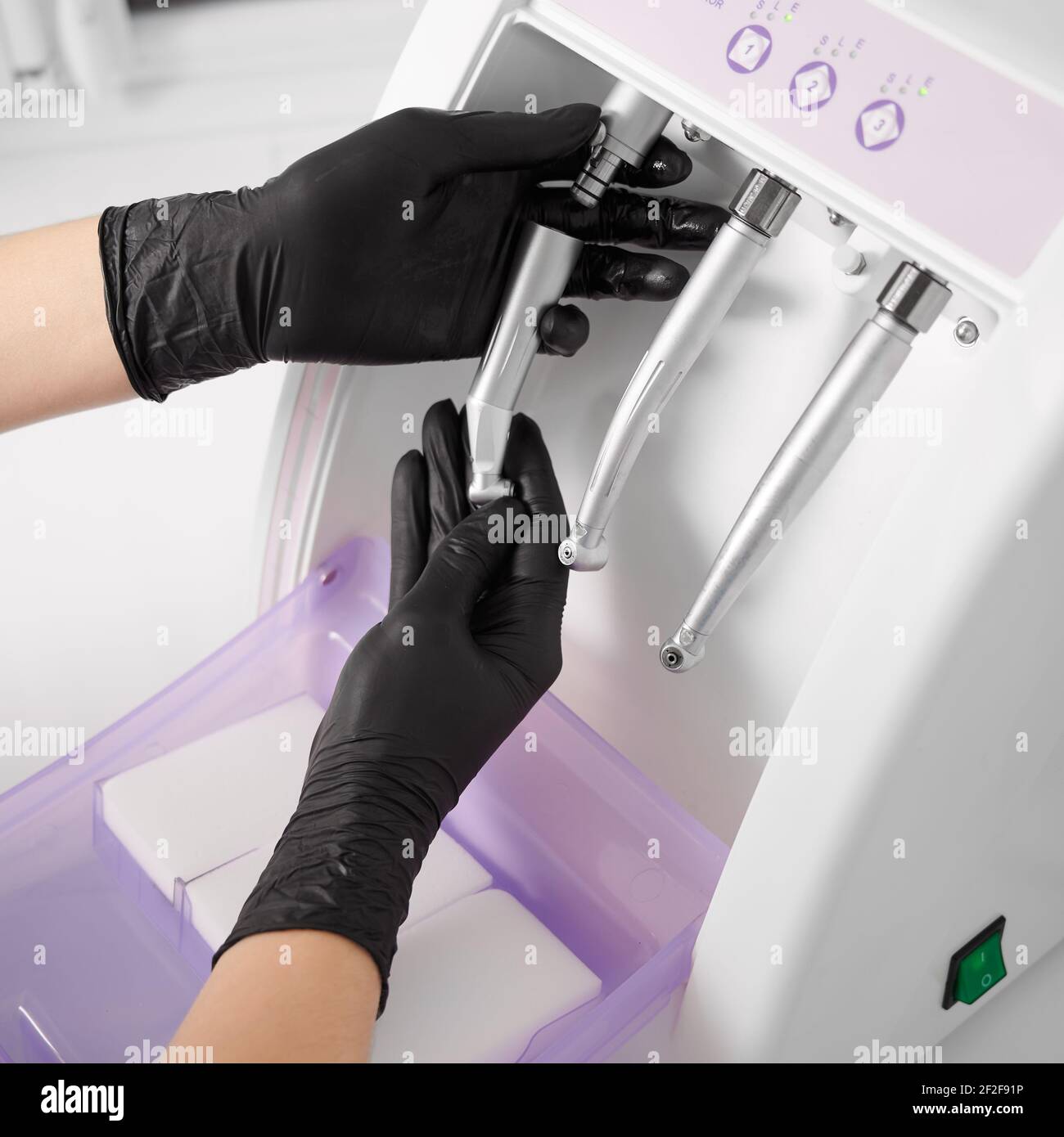 Dentist using dental handpiece lubricating machine Stock Photo Alamy