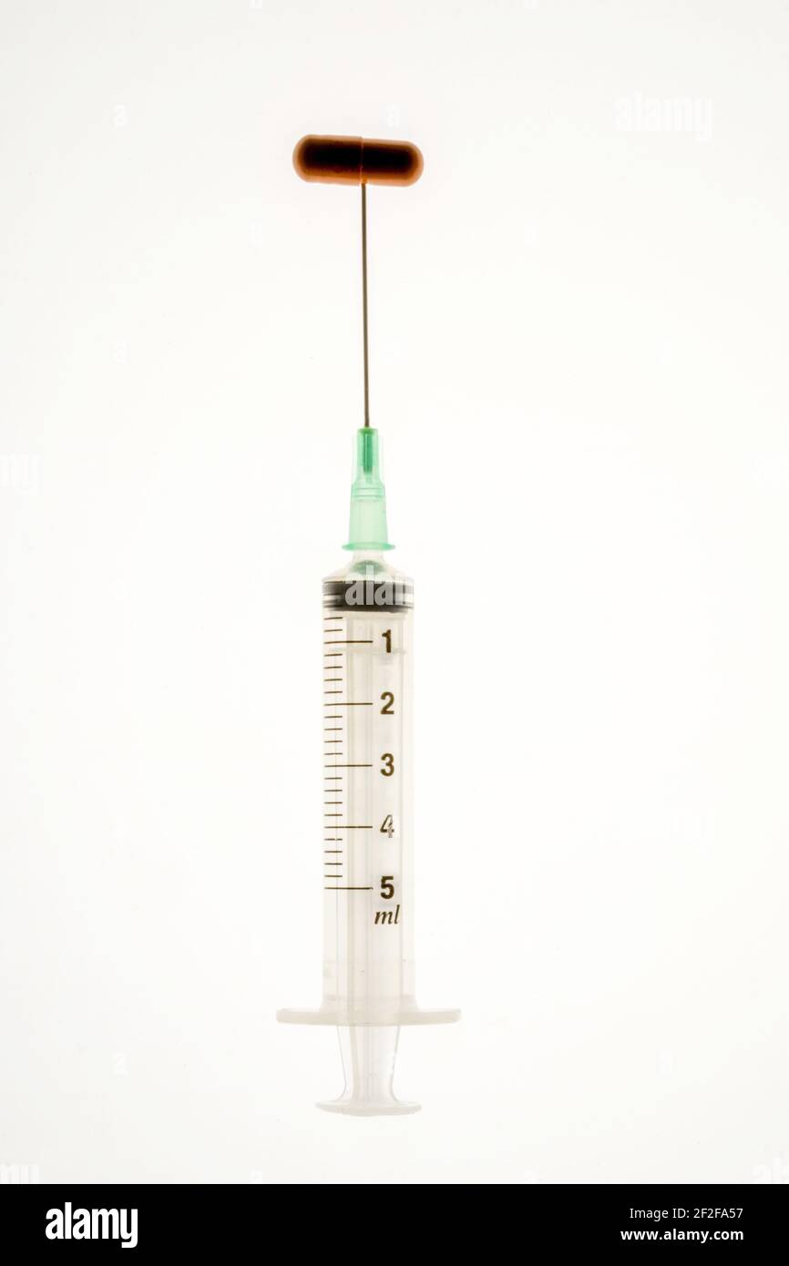 Syringe medical injection device hi-res stock photography and images ...