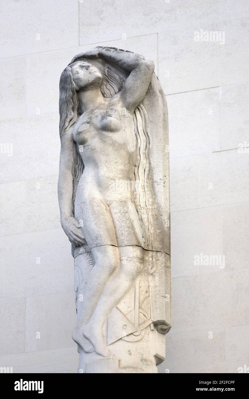 London, England, UK. Spirit of Woman statue (James Woodford) by the entrance to the Royal Institute of British Architects (RIBA) Headquarters at 66 Po Stock Photo