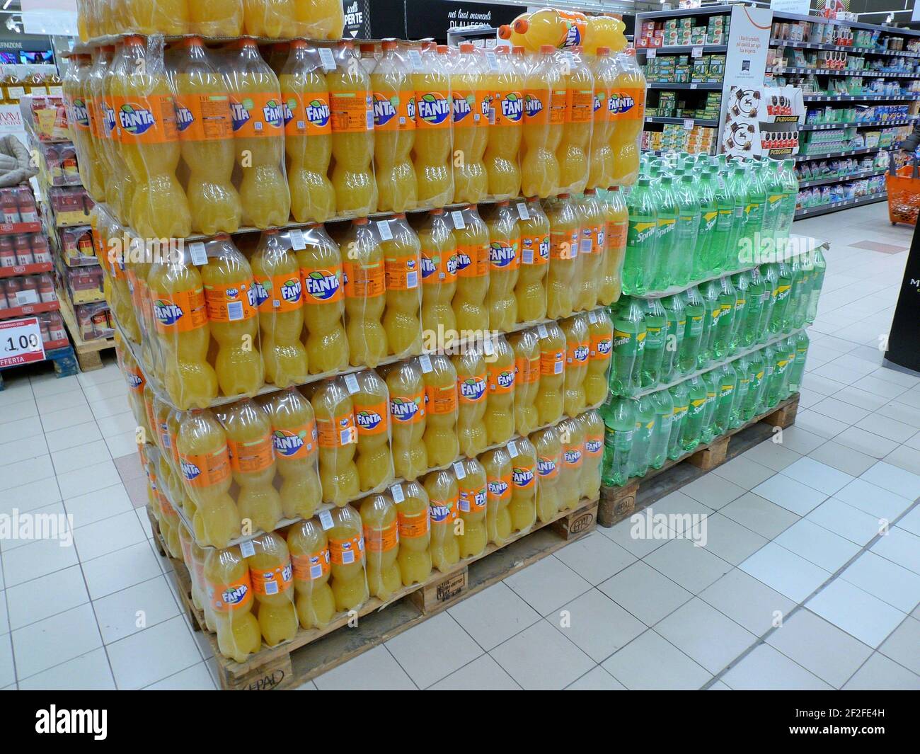 COLORFUL PLASTIC BOTTLES OF CARBONATED SOFT DRINKS INSIDE A MEGA STORE Stock Photo