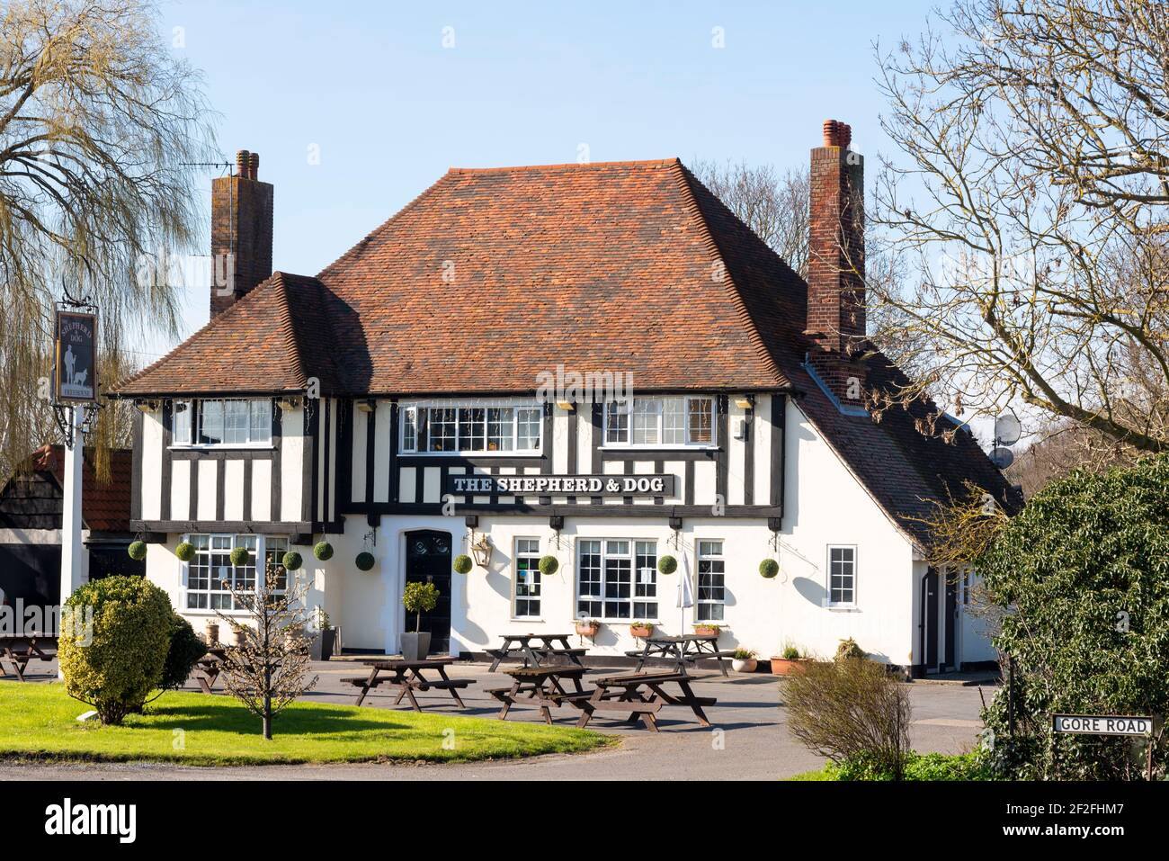 The Shepherd and Dog pub in Ballards Gore, Stambridge, Essex, UK. Traditional English pub with half timbered front. Country pub restaurant Stock Photo