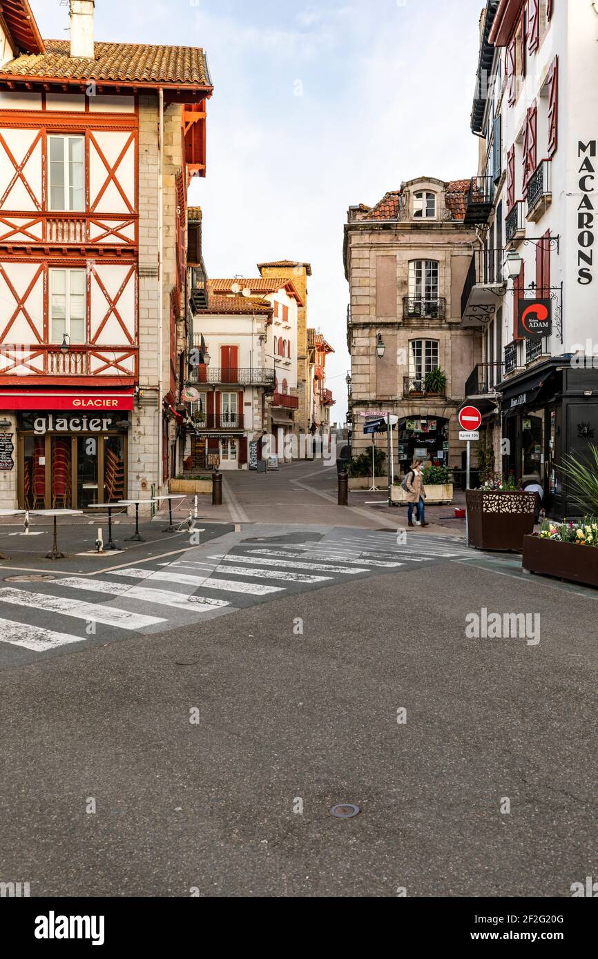 Street in saint jean de luz hi res stock photography and images Alamy