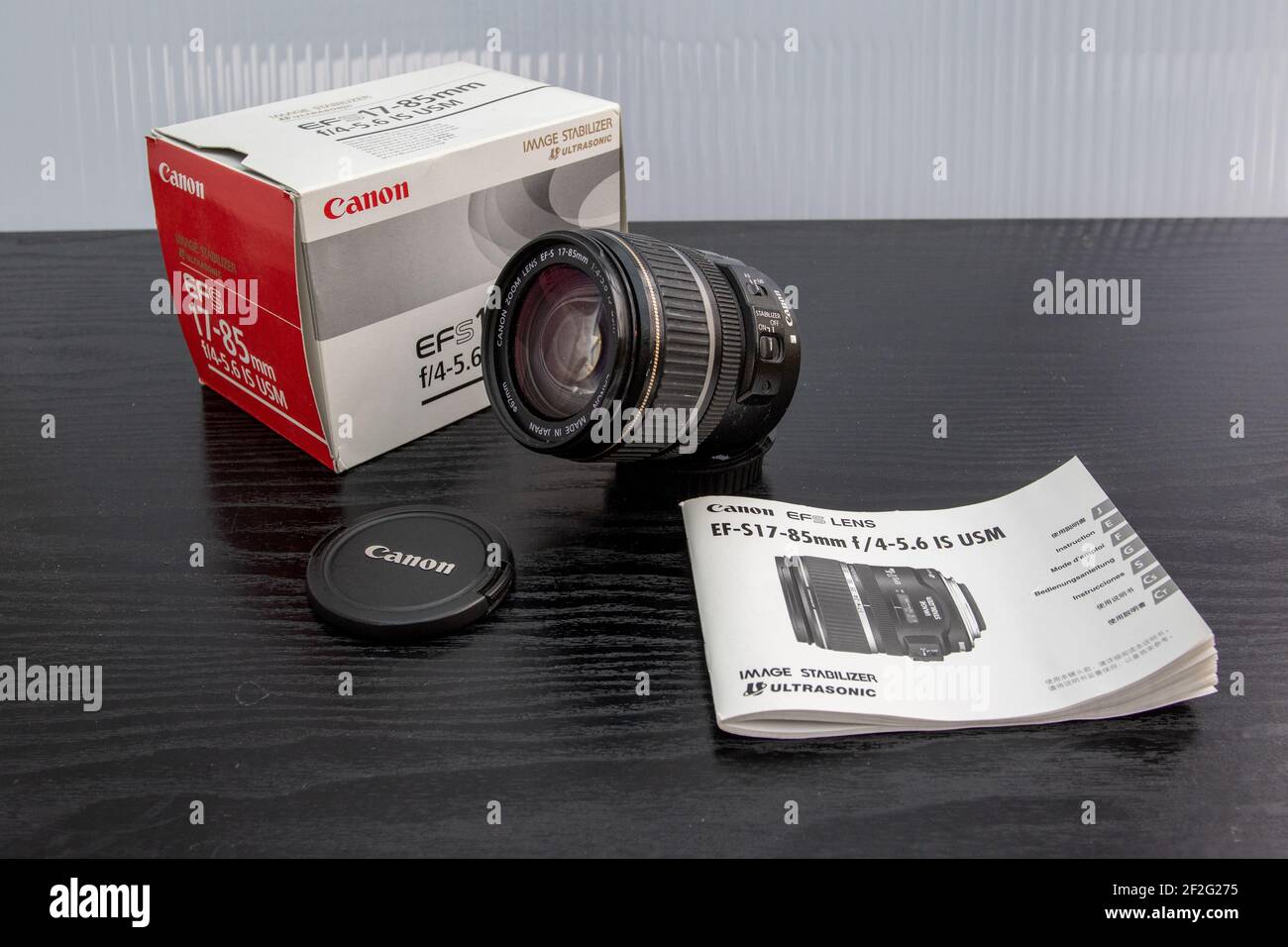 Canon 17-85mm zoom lens with box and manual Stock Photo