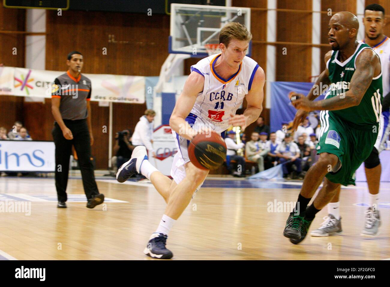 Mark PAYNE (11 CCRB) and CURRY (25 CSP) during the French Pro-A basket-ball,  CCRB (Champagne Chalons Reims Basket) v Limoges (CSP), at Salle Rene Tys in  Reims, France, on December 16, 2014.