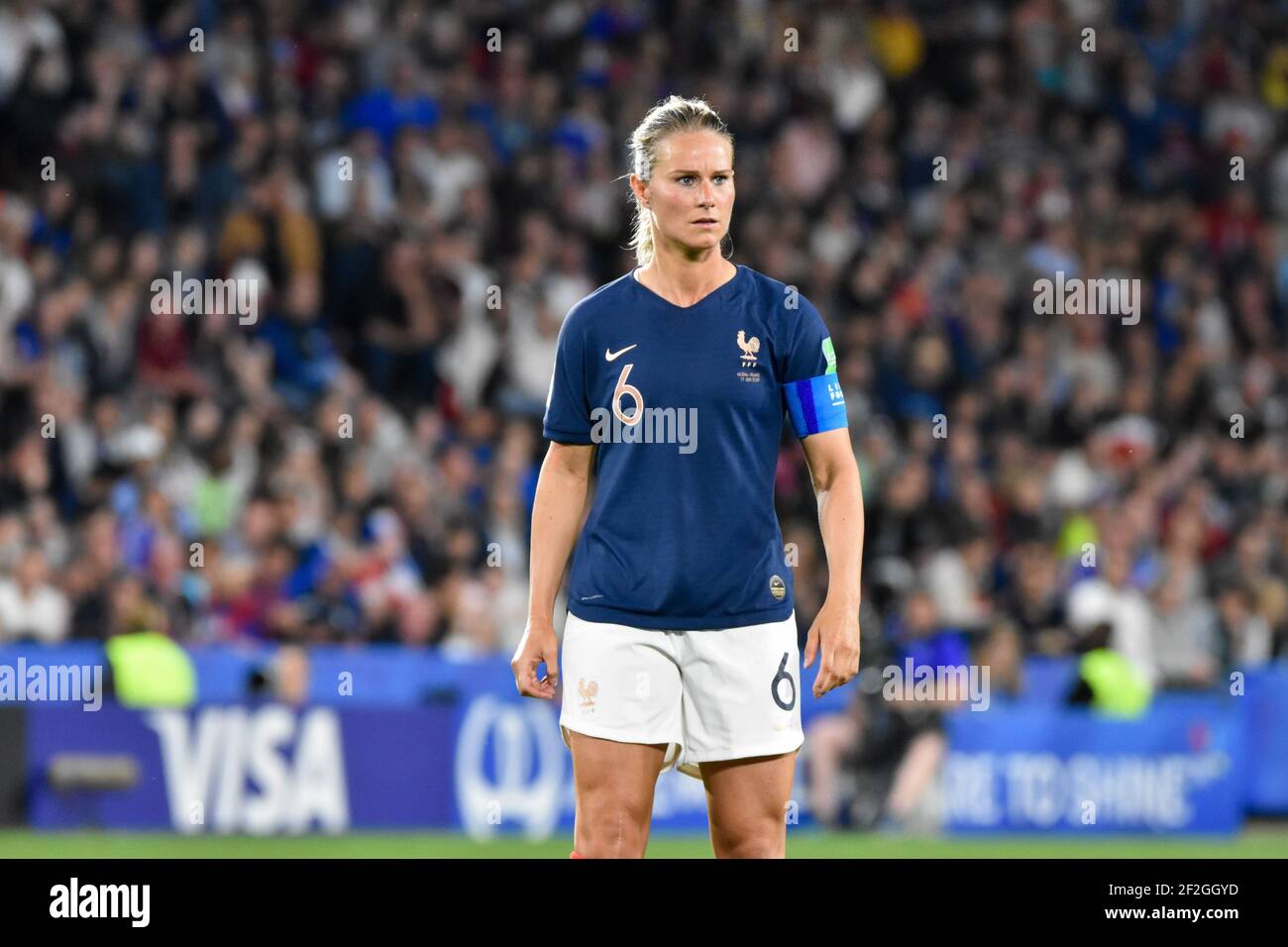 Amandine Henry of France looks at her teammates during the FIFA Women's World Cup France 2019, Group A football match between Nigeria and France on June 17, 2019 at Roazhon Park stadium in Rennes, France - Photo Melanie Laurent / A2M Sport Consulting / DPPI Stock Photo