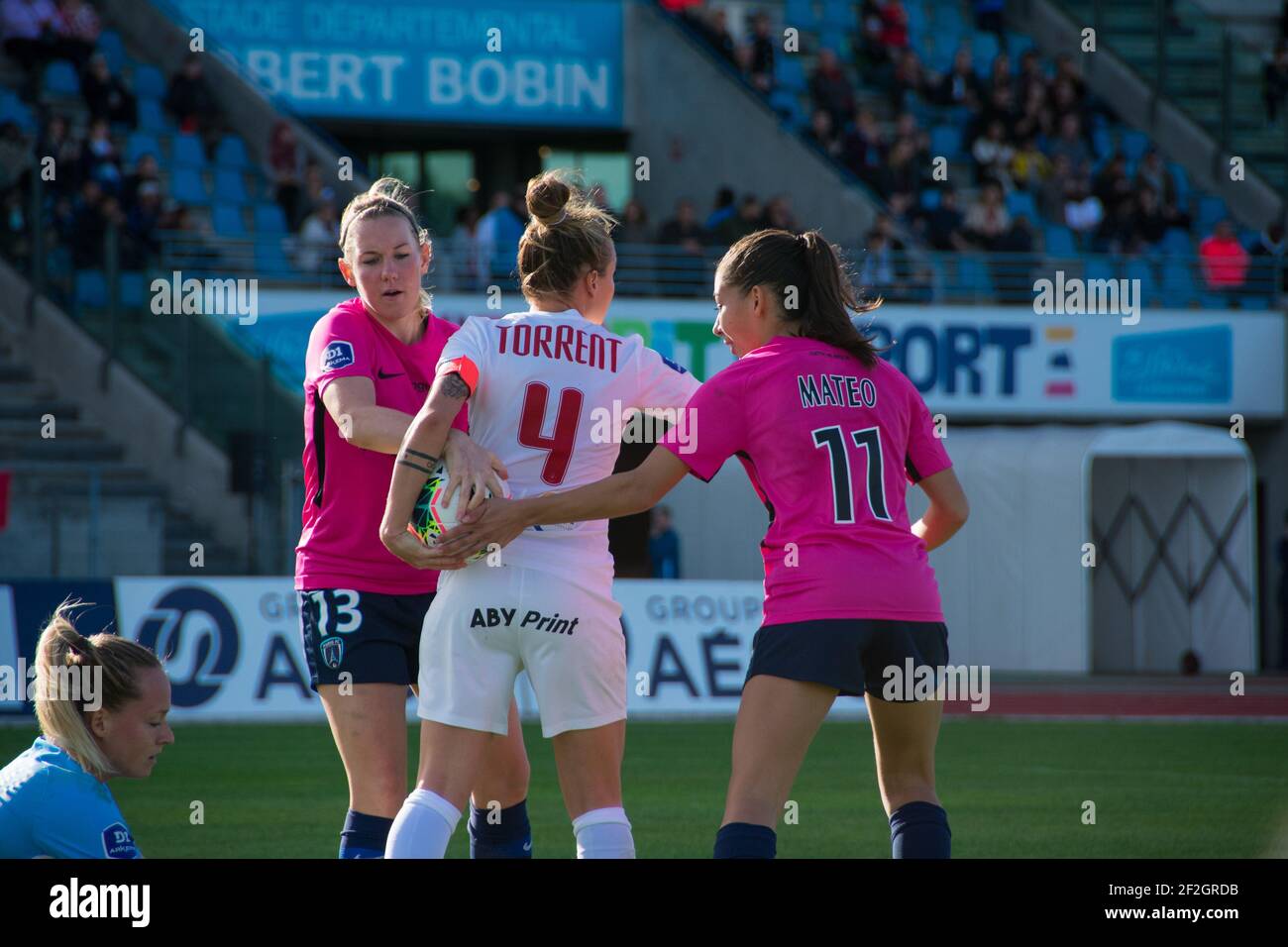 Marith Muller Priessen Of Paris FC And Clara Mateo Of Paris FC Try.