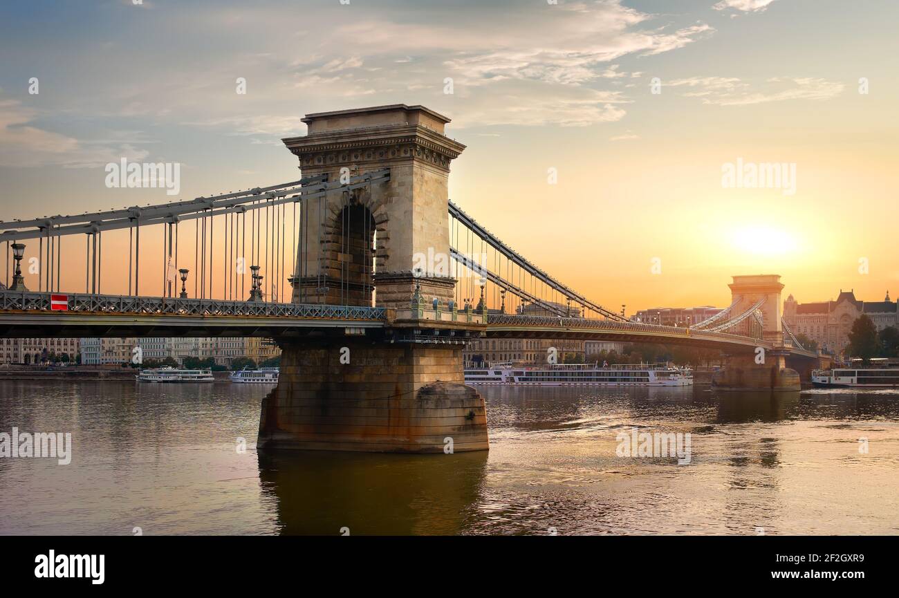 Chain Bridge and sunny sunrise in Budapest, Hungary Stock Photo
