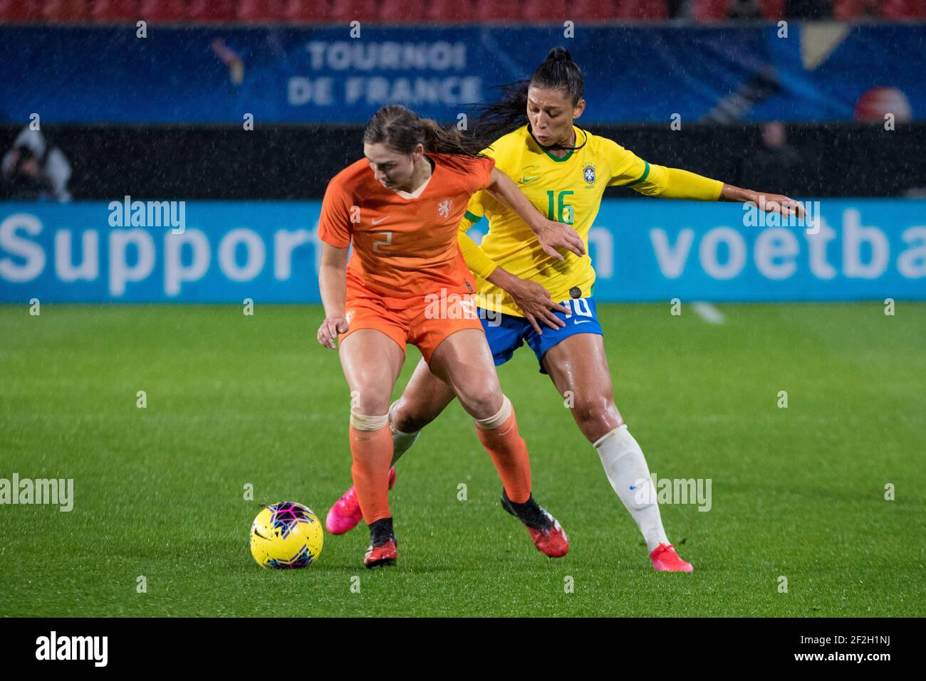 Aniek Nouwen of Netherlands and Beatriz of Brazil in a duel for the ball during the Tournoi de France 2020, Women's football match between Netherlands and Brazil on March 4, 2020 at Hainaut stadium in Valenciennes, France - Photo Melanie Laurent / A2M Sport Consulting / DPPI Stock Photo