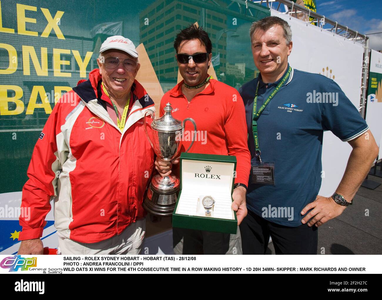 SAILING - ROLEX SYDNEY HOBART - HOBART (TAS) - 28/12/08 PHOTO : ANDREA FRANCOLINI / DPPI WILD OATS XI WINS FOR THE 4TH CONSECUTIVE TIME IN A ROW MAKING HISTORY - 1D 20H 34MN- SKIPPER : MARK RICHARDS AND OWNER BOB OATLEY Stock Photo