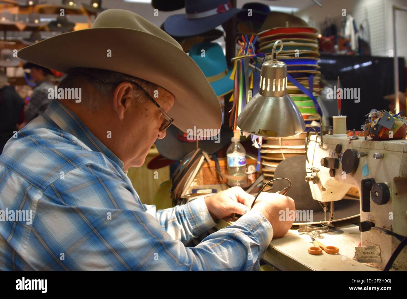 Making cowboy hats at the WRCA World Champion Ranch Rodeo, Amarrillo, Texas Stock Photo