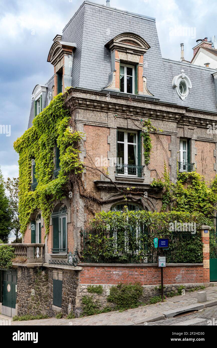 Ivy house paris hi-res stock photography and images - Alamy