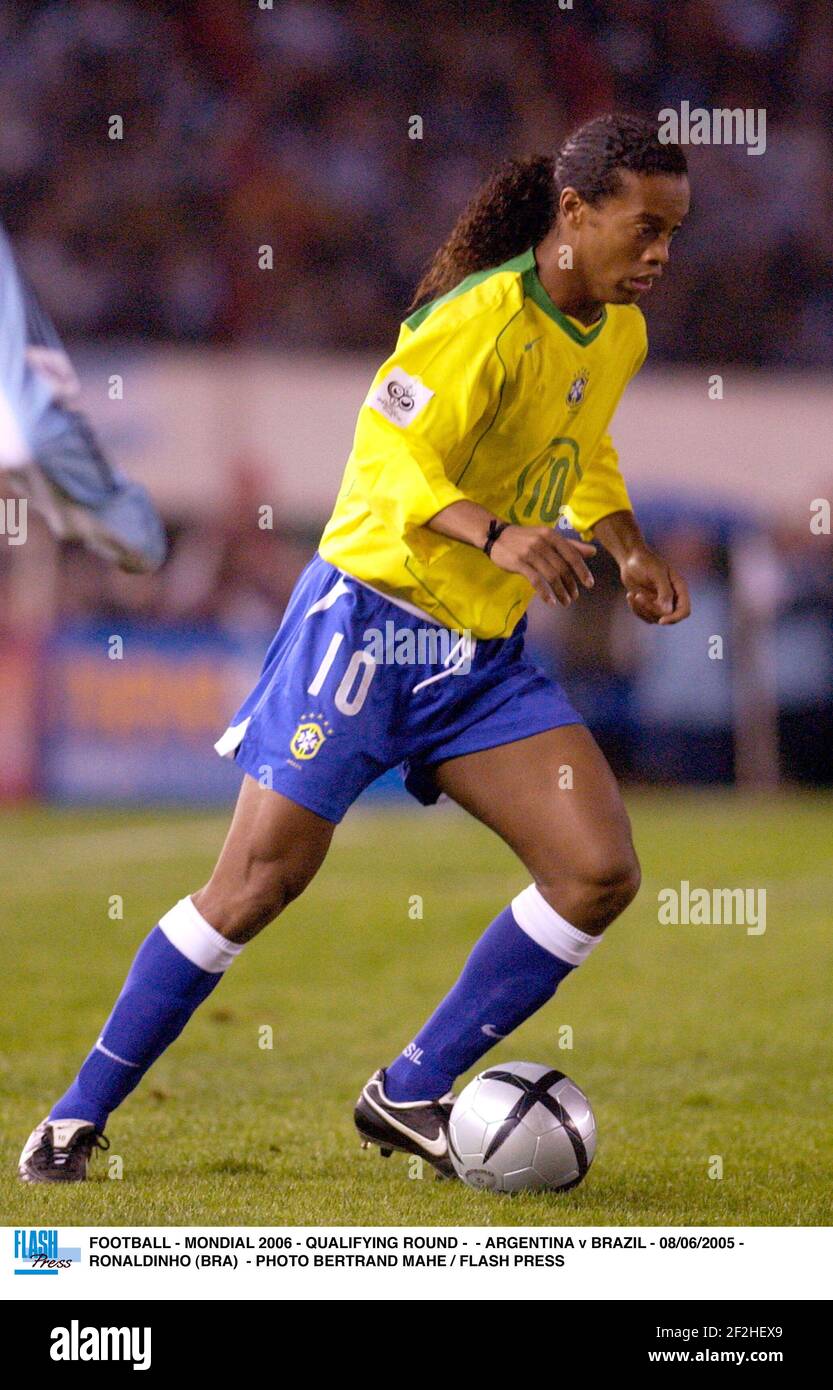 FOOTBALL - MONDIAL 2006 - QUALIFYING ROUND - - ARGENTINA v BRAZIL - 08/06/2005 - RONALDINHO (BRA) - PHOTO BERTRAND MAHE / FLASH PRESS Stock Photo