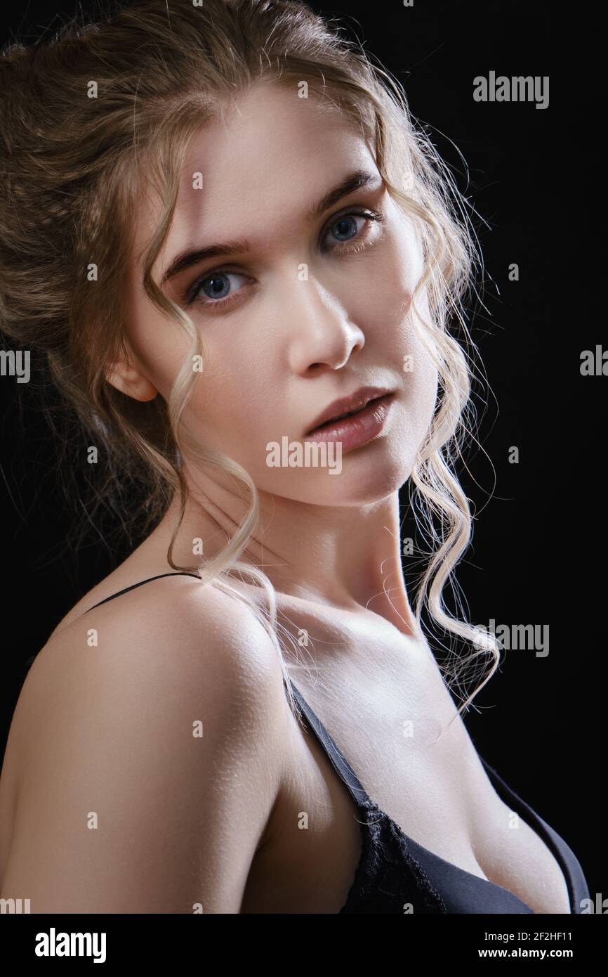Black headshot silhouette hi-res stock photography and images - Alamy