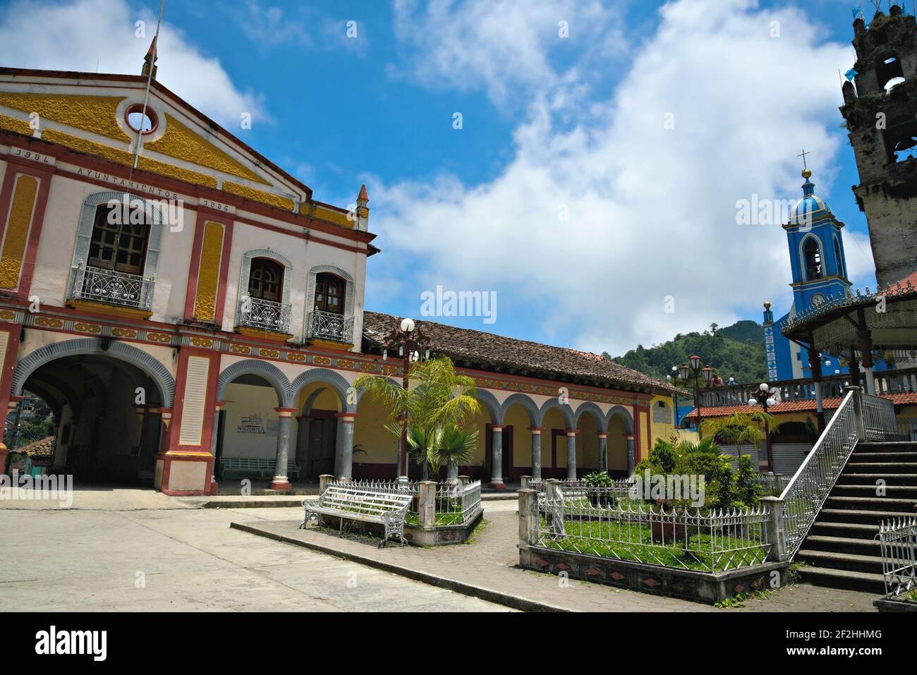 panoramic-view-of-the-colonial-style-city-hall-and-the-parish-santa