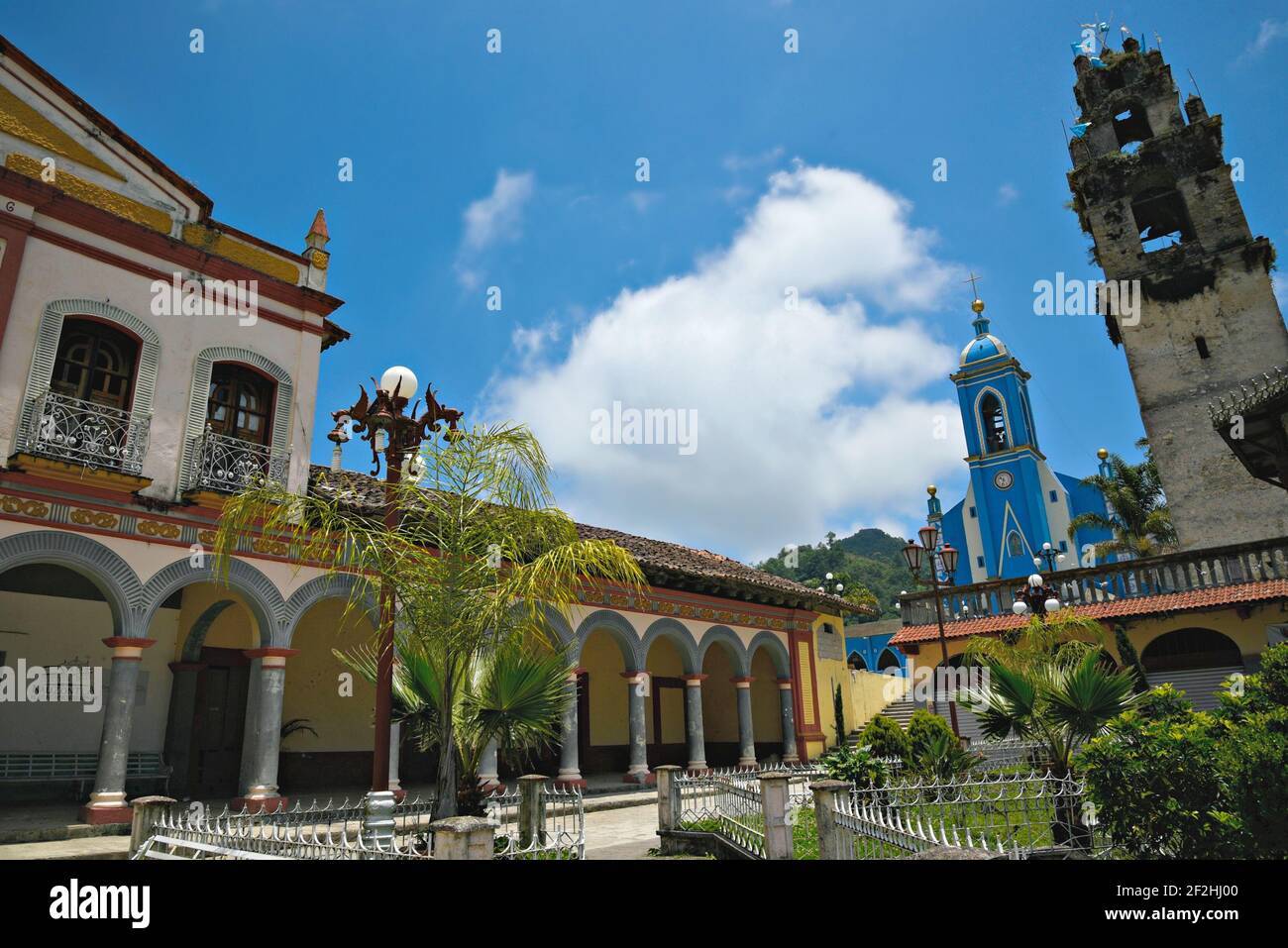 panoramic-view-of-the-colonial-style-city-hall-and-the-parish-santa