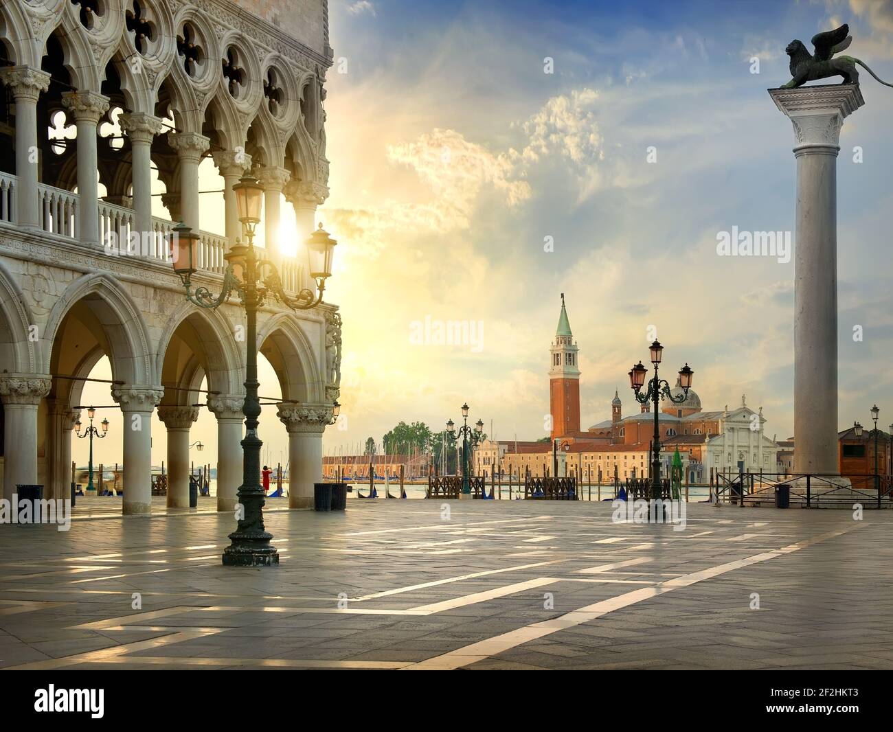 Sunrise on doges palace hi-res stock photography and images - Alamy