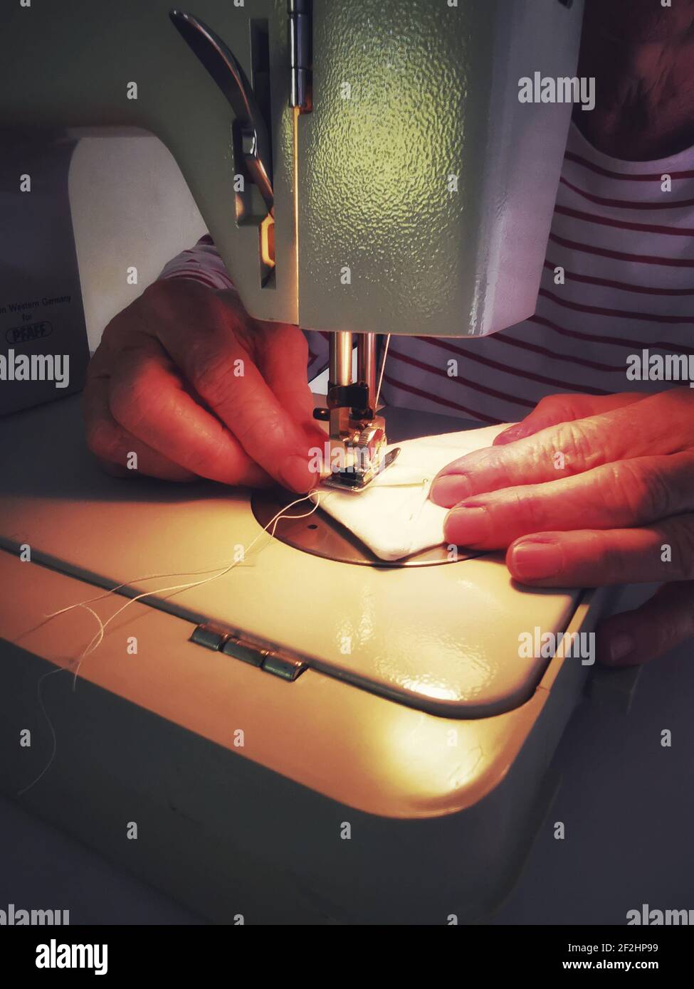 Girl using sewing machine hi-res stock photography and images - Alamy