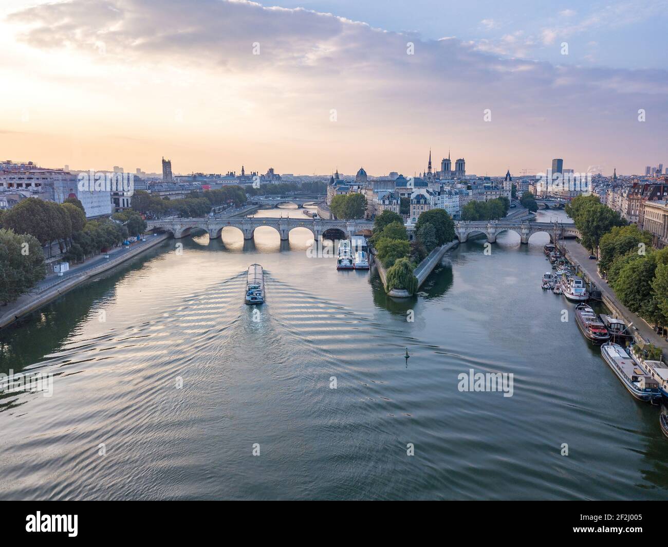 Ile de la cité aerial hi-res stock photography and images - Alamy