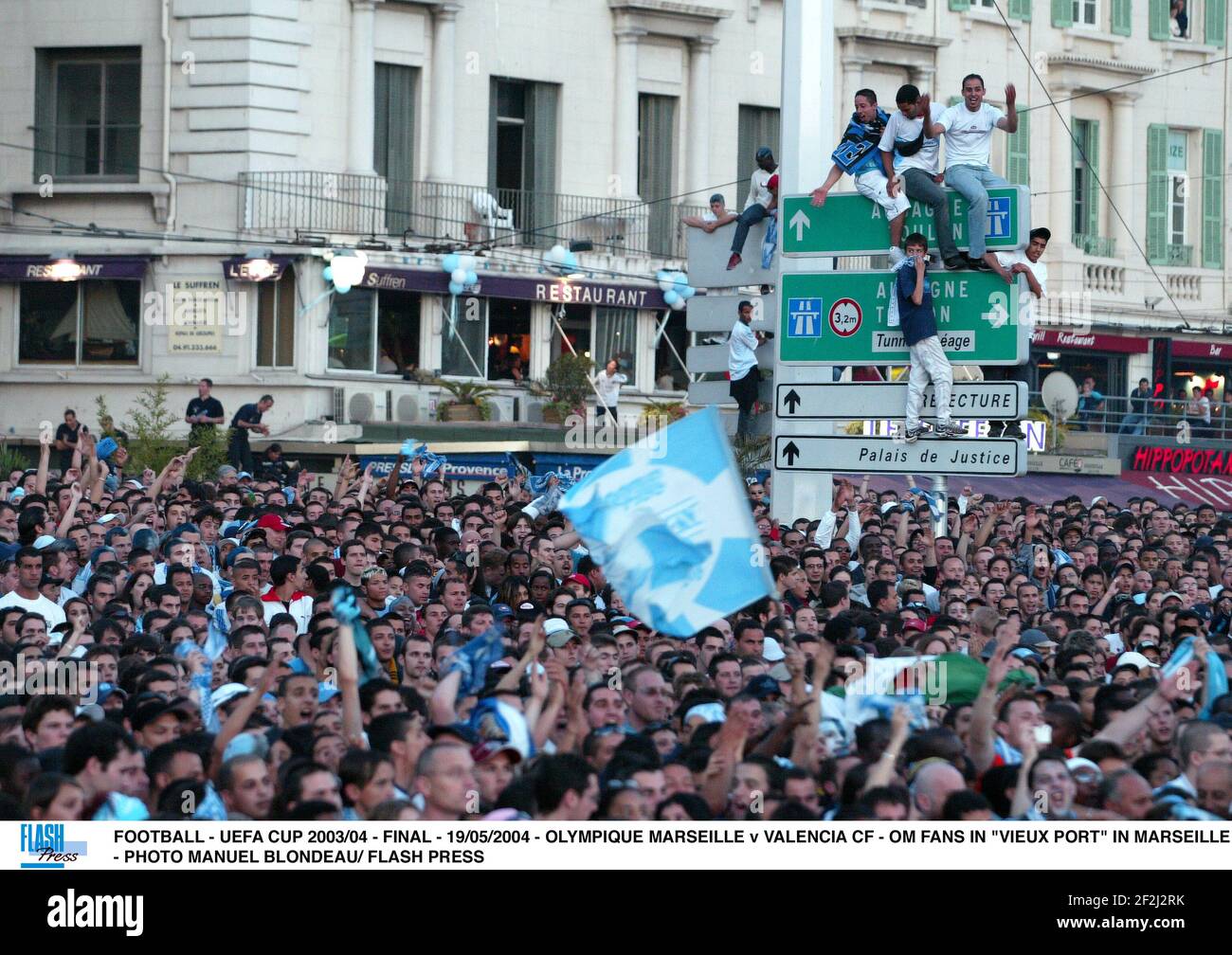Football Uefa Cup 03 04 Final 19 05 04 Olympique Marseille V Valencia Cf Om Fans In Vieux Port In Marseille Photo Manuel Blondeau Flash Press Stock Photo Alamy Football Uefa Cup 03 04 Final 19 05 04 Olympique Marseille V Valencia Cf Om Fans In Vieux Port In Marseille Photo Manuel Blondeau Flash Press Stock Photo Alamy