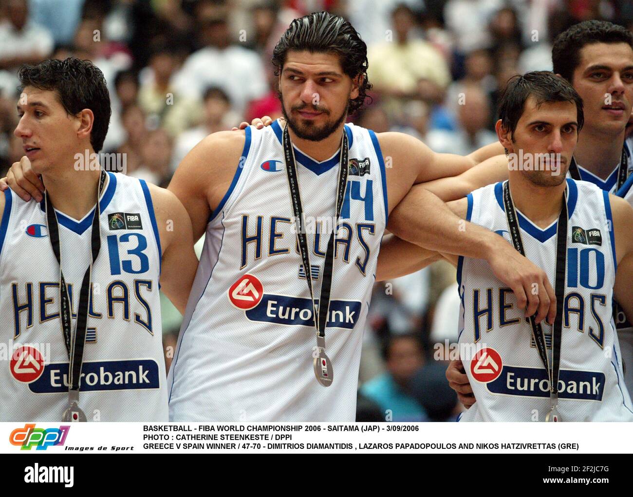 BASKETBALL - FIBA WORLD CHAMPIONSHIP 2006 - SAITAMA (JAP) - 3/09/2006 PHOTO  : CATHERINE STEENKESTE / DPPI GREECE V SPAIN WINNER / 47-70 - DIMITRIOS  DIAMANTIDIS , LAZAROS PAPADOPOULOS AND NIKOS HATZIVRETTAS (GRE Stock Photo  - Alamy