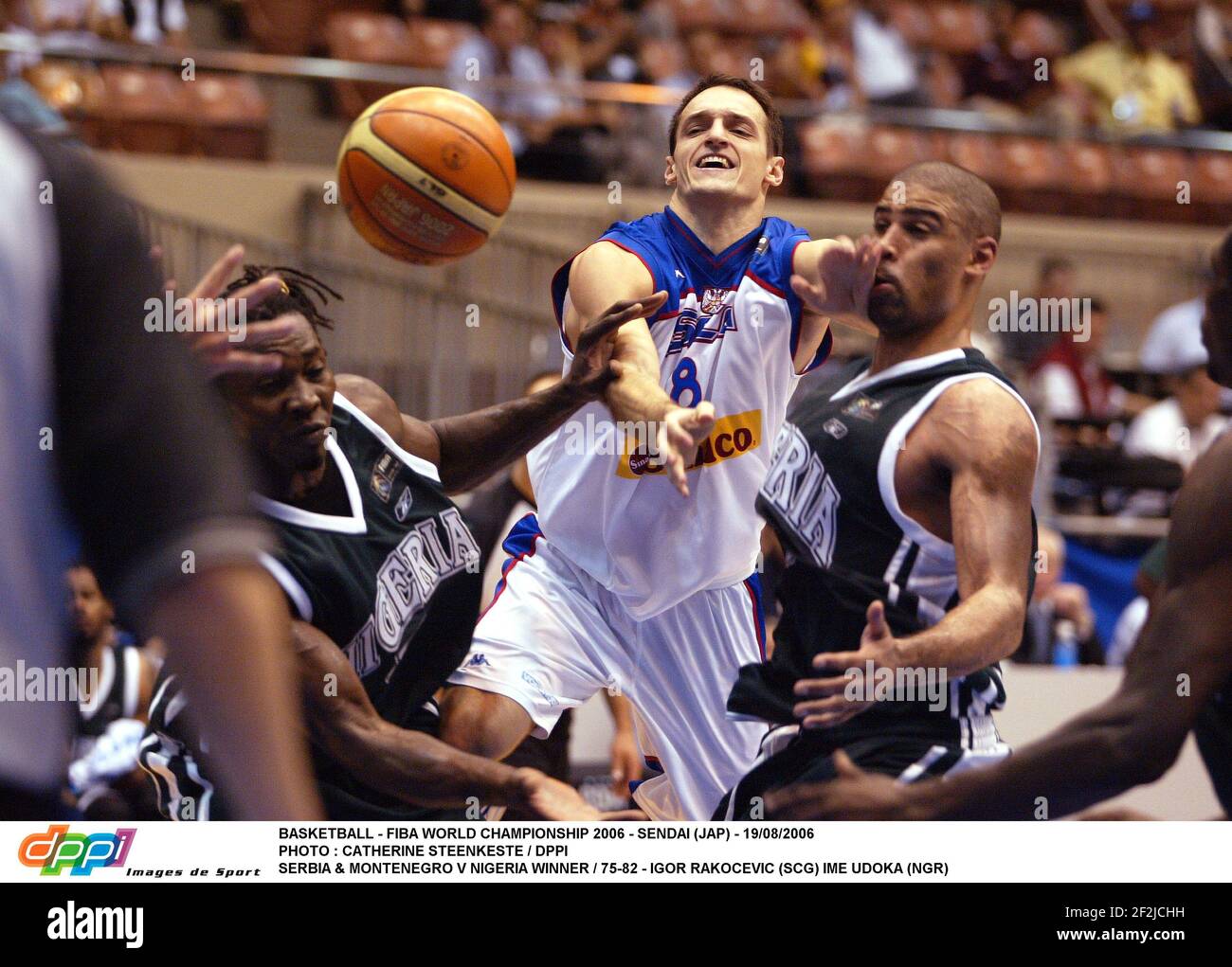 BASKETBALL - FIBA WORLD CHAMPIONSHIP 2006 - SENDAI (JAP) - 19/08/2006 PHOTO : CATHERINE STEENKESTE / DPPI SERBIA & MONTENEGRO V NIGERIA WINNER / 75-82 - IGOR RAKOCEVIC (SCG) IME UDOKA (NGR) Stock Photo