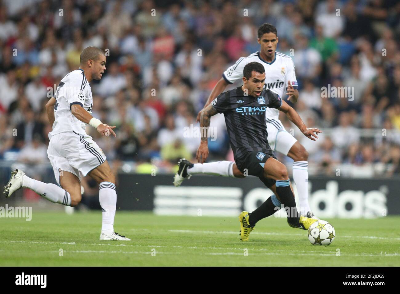 FOOTBALL - UEFA CHAMPIONS LEAGUE 2012/2013 - GROUP STAGE - GROUP D - REAL  MADRID v MANCHESTER CITY - 18/09/2012 - PHOTO MANUEL BLONDEAU / AOP PRESS /  DPPI - CARLOS TEVEZ Stock Photo - Alamy