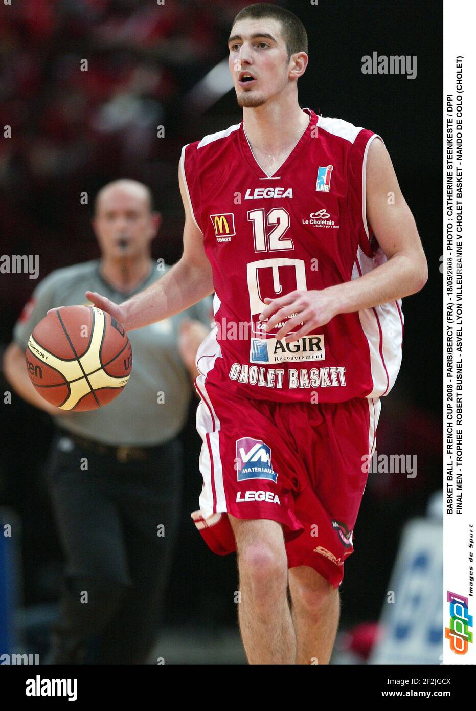 BASKET BALL - FRENCH CUP 2008 - PARIS/BERCY (FRA) - 18/05/2008 - PHOTO :  CATHERINE STEENKESTE / DPPI FINAL MEN - TROPHEE ROBERT BUSNEL - ASVEL LYON  VILLEURBANNE V CHOLET BASKET - NANDO DE COLO (CHOLET Stock Photo - Alamy