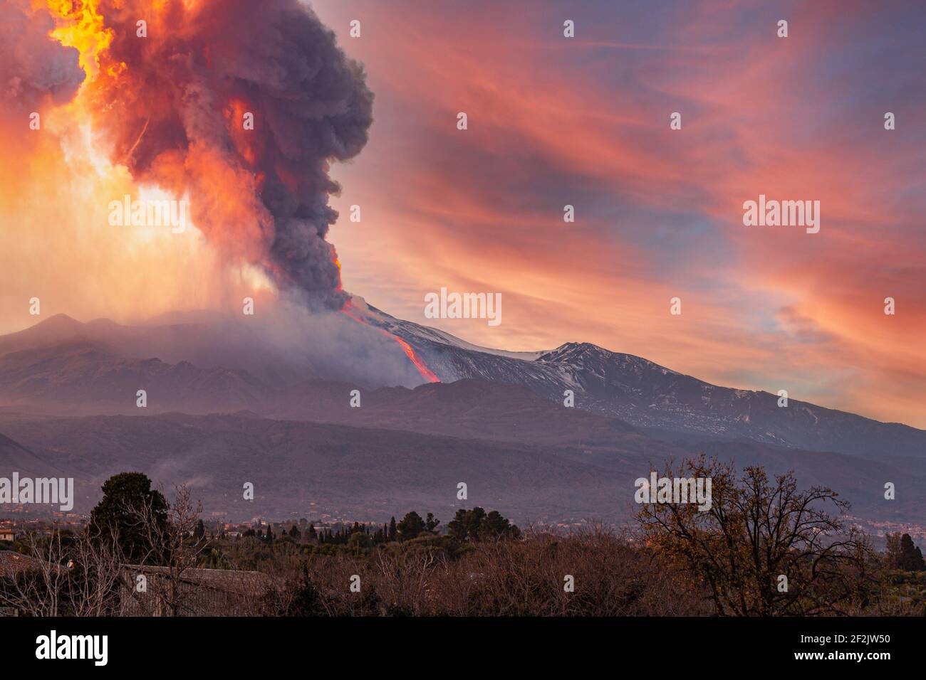 overview of the Etna volcano during the eruption of 16 February 2020 Stock Photo