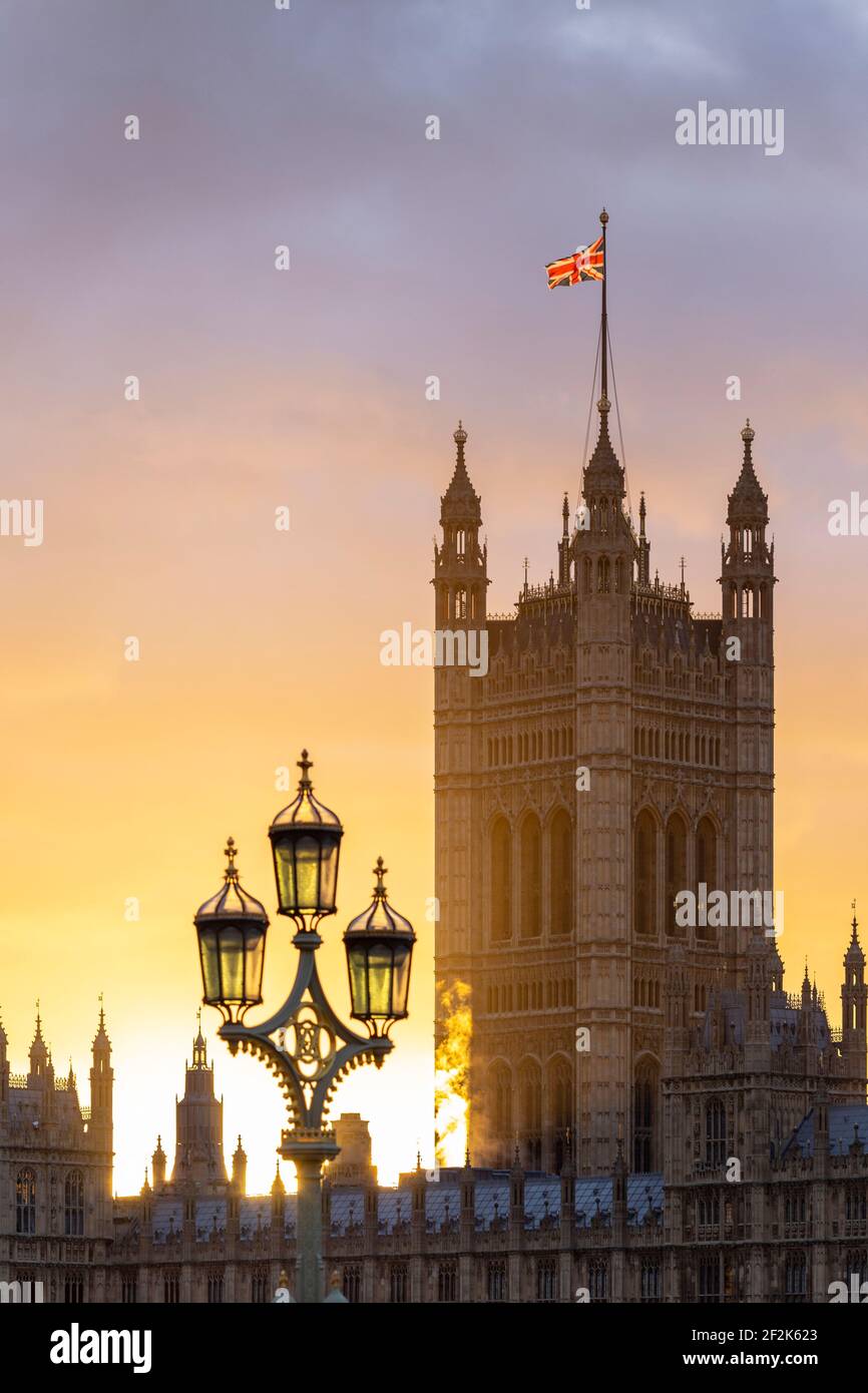 Beautiful sunset over the Palace of Westminster with lamp post in foreground, as seen from Westminster Bridge, London, December 2020 Stock Photo