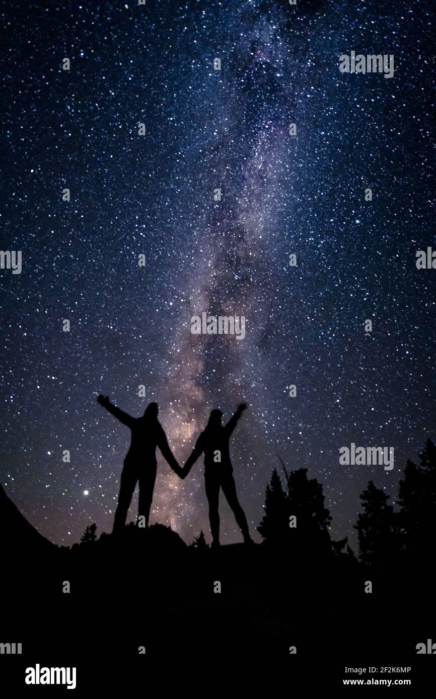 Couple holding hands silhouette hi-res stock photography and images - Alamy