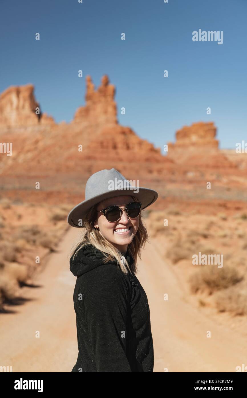 One woman standing in desert hi-res stock photography and images - Alamy