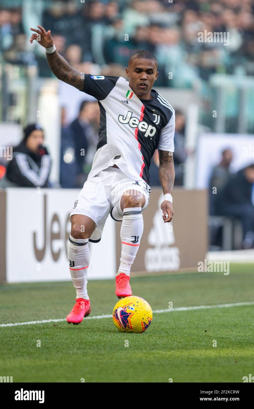 Douglas costa of juventus fc hi-res stock photography and images - Page 2 -  Alamy, image size:866x1390