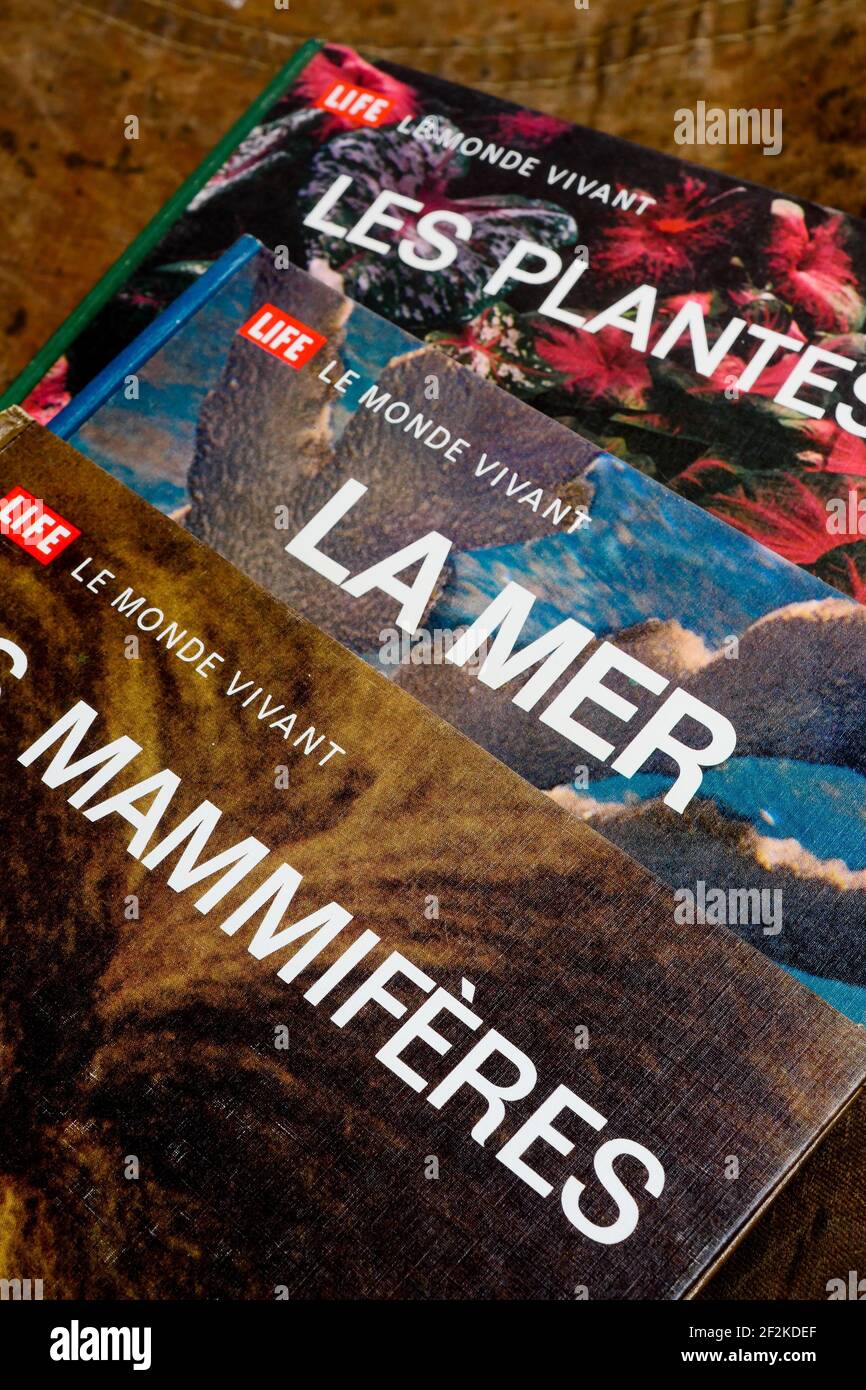Time Life french edition books, from the collection The Living World