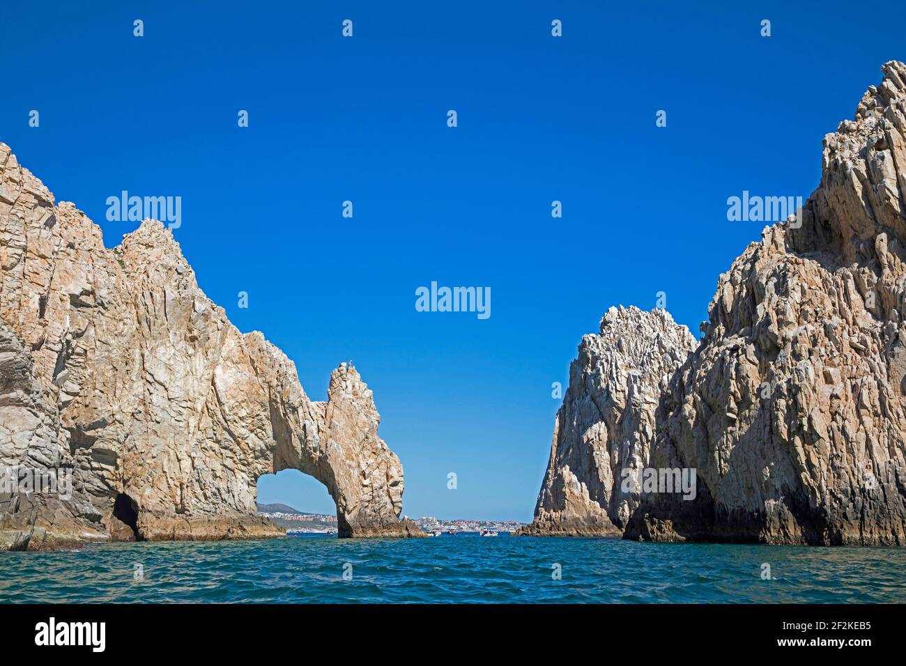 Natural Arch of Cabo San Lucas / El Arco, where the Gulf of California meets the Pacific Ocean on the peninsula of Baja California Sur, Mexico Stock Photo